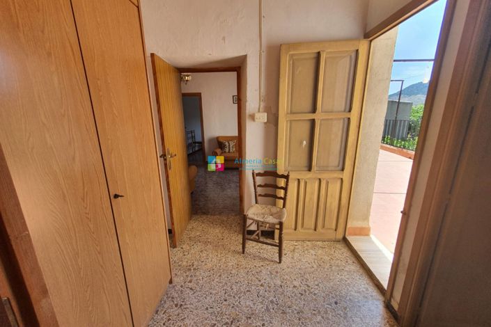 Image No.17-6 Bed Townhouse for sale