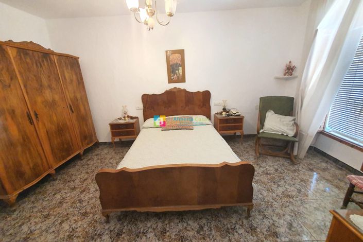 Image No.21-6 Bed Townhouse for sale