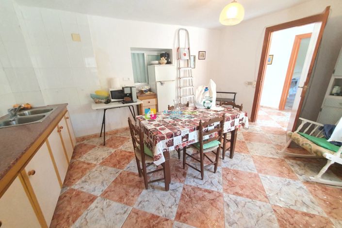 Image No.6-6 Bed Townhouse for sale