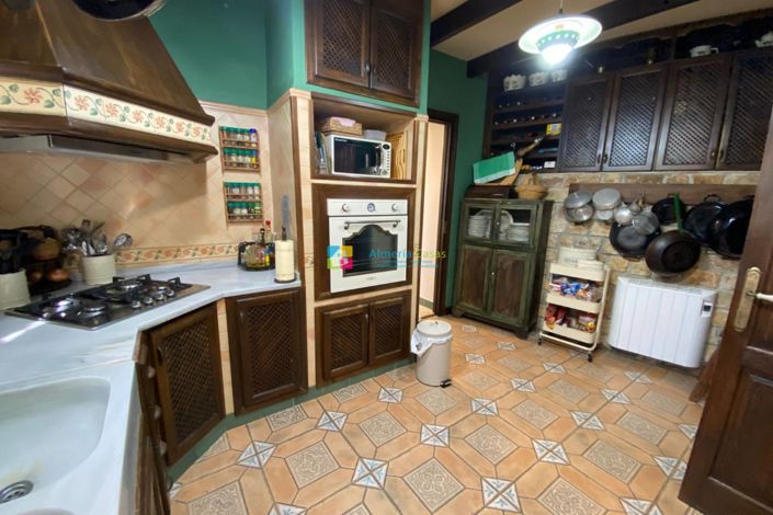 Image No.20-5 Bed Country House for sale