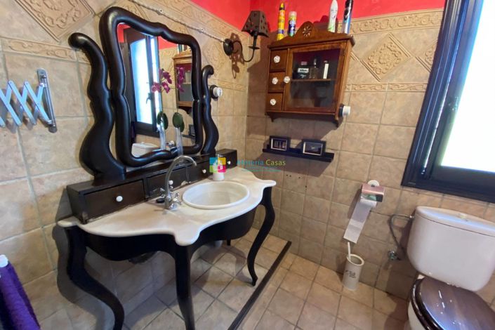 Image No.28-5 Bed Country House for sale