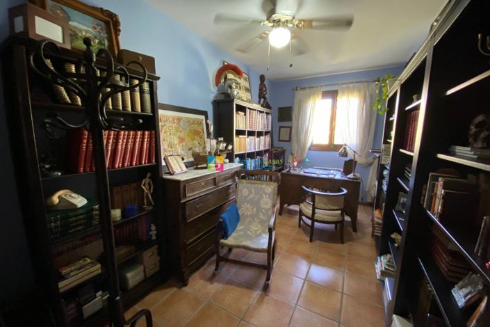 Image No.37-5 Bed Country House for sale