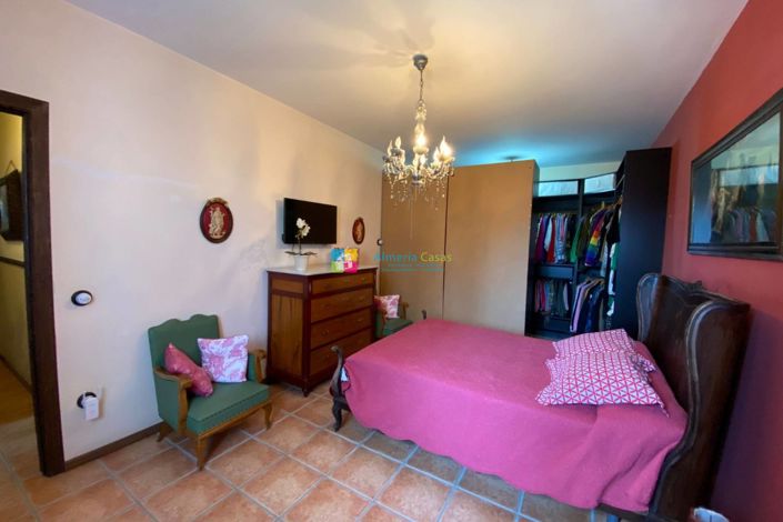 Image No.40-5 Bed Country House for sale