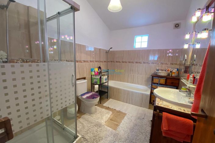 Image No.31-3 Bed Country House for sale