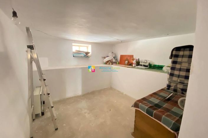 Image No.17-5 Bed Townhouse for sale