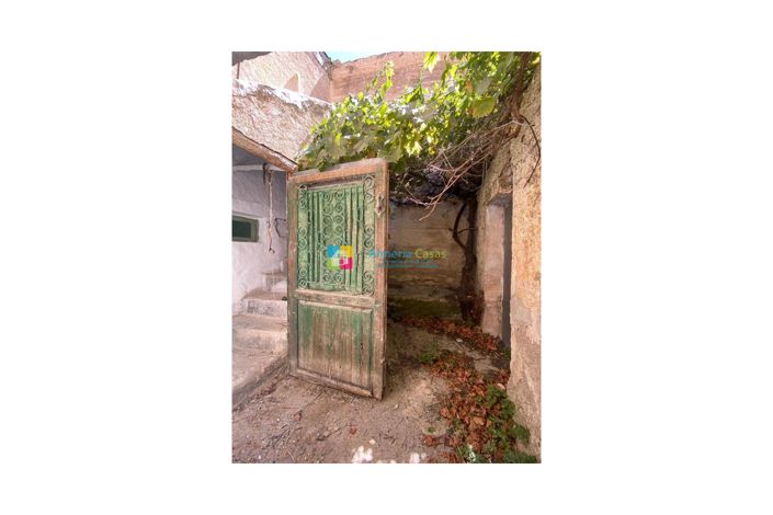 Image No.20-5 Bed Townhouse for sale