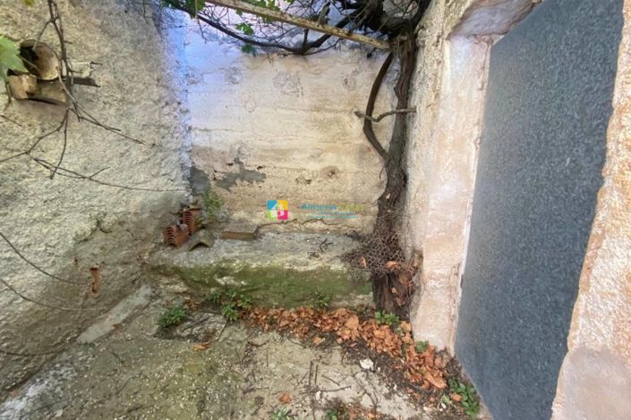 Image No.21-5 Bed Townhouse for sale