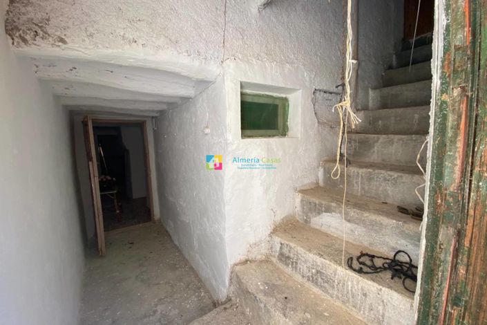 Image No.24-5 Bed Townhouse for sale