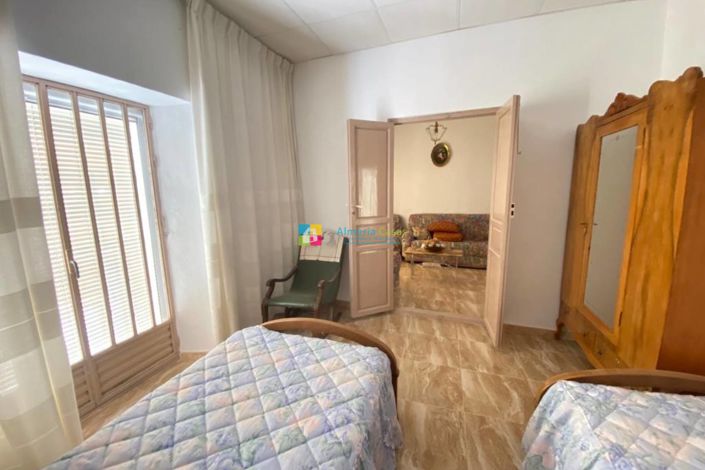 Image No.32-5 Bed Townhouse for sale