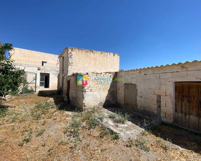 Image No.28-3 Bed Townhouse for sale