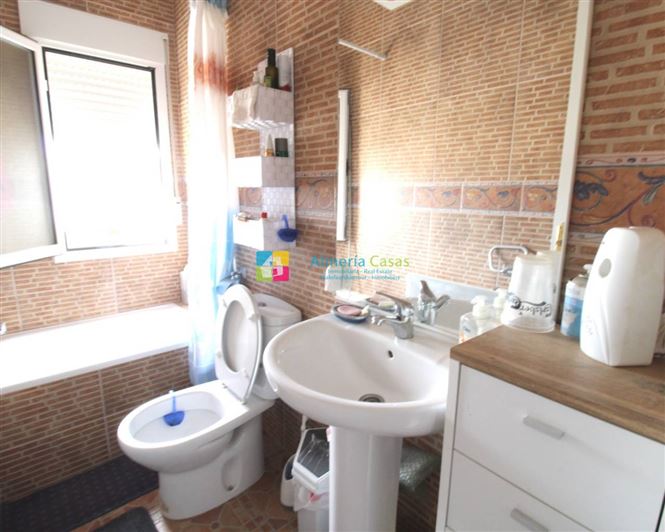 Image No.11-3 Bed Country House for sale