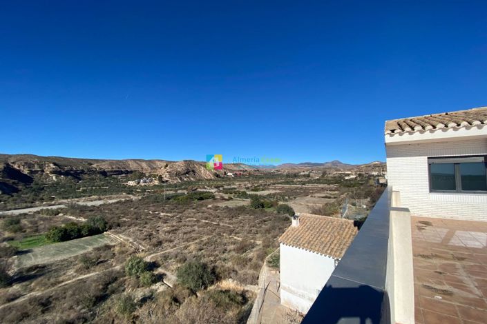 Image No.21-4 Bed Townhouse for sale