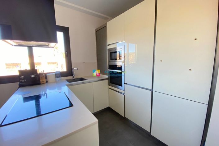 Image No.7-4 Bed Townhouse for sale