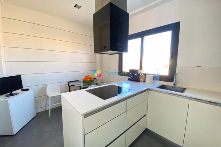 Image No.8-4 Bed Townhouse for sale