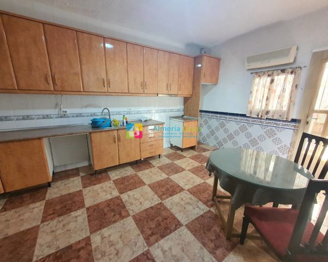 Image No.19-3 Bed Townhouse for sale