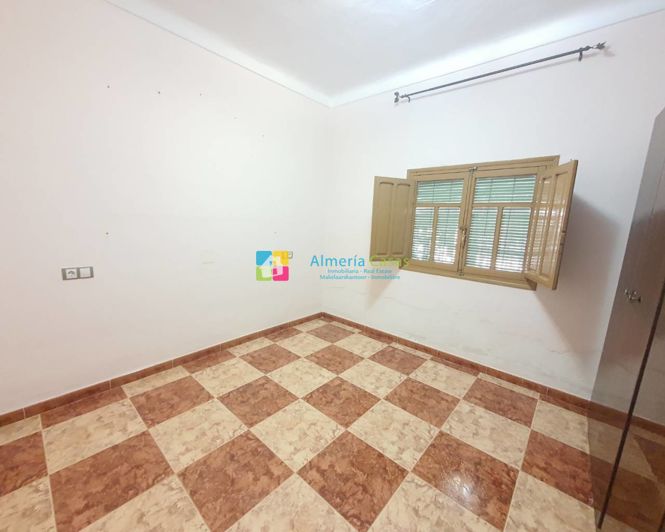 Image No.5-3 Bed Townhouse for sale