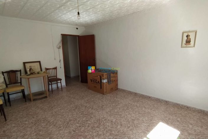 Image No.20-6 Bed Townhouse for sale