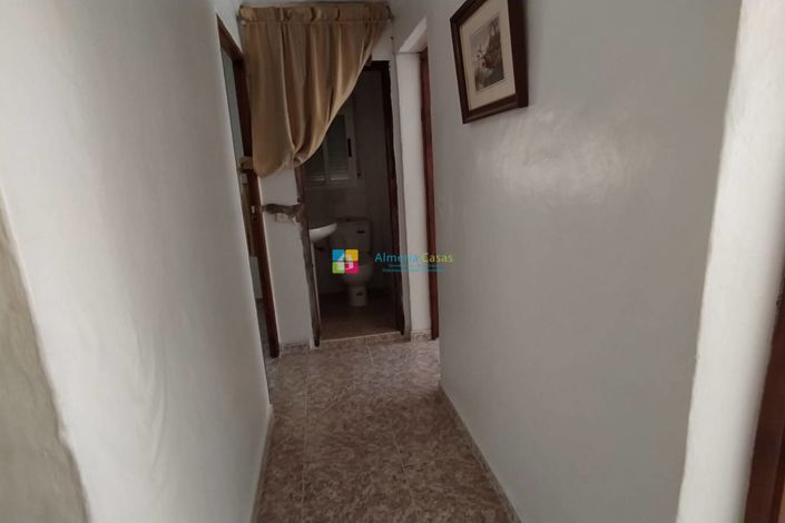 Image No.21-6 Bed Townhouse for sale