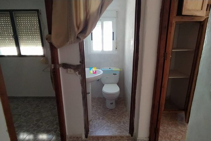 Image No.22-6 Bed Townhouse for sale