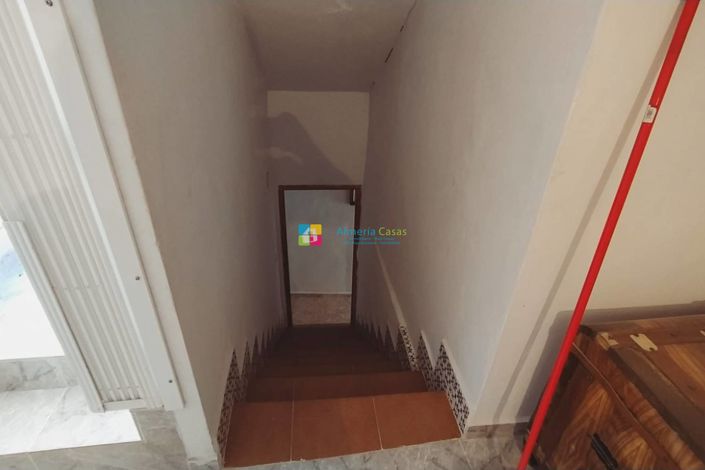 Image No.28-6 Bed Townhouse for sale