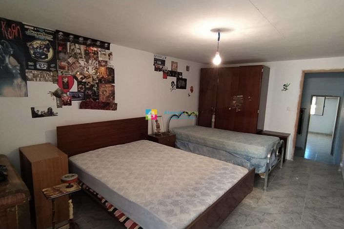 Image No.29-6 Bed Townhouse for sale