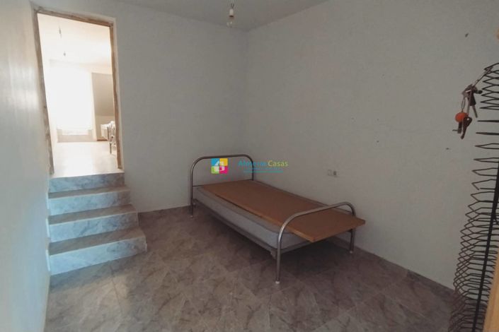 Image No.30-6 Bed Townhouse for sale