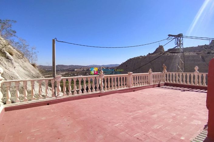 Image No.33-6 Bed Townhouse for sale