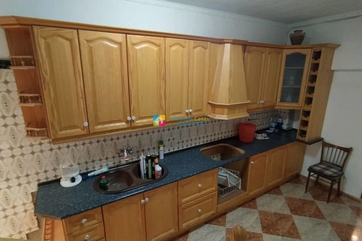 Image No.6-6 Bed Townhouse for sale