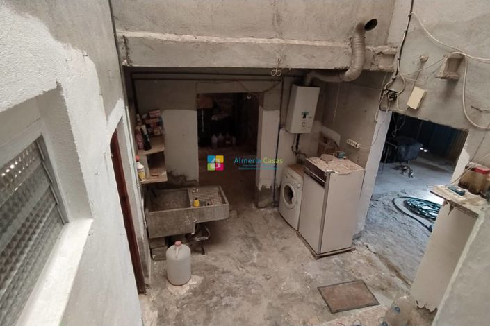 Image No.8-6 Bed Townhouse for sale