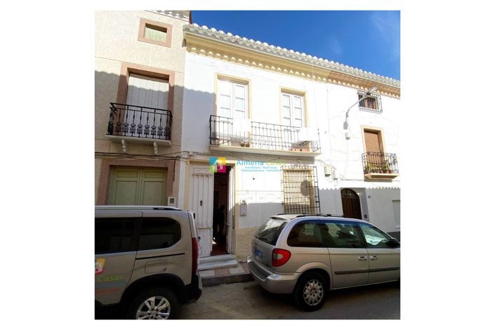 Image No.1-4 Bed Townhouse for sale