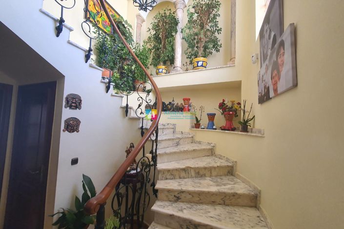 Image No.18-3 Bed Townhouse for sale