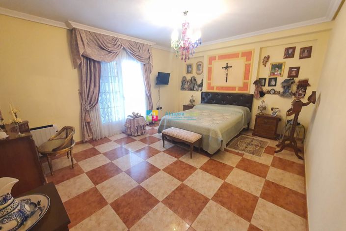 Image No.22-3 Bed Townhouse for sale