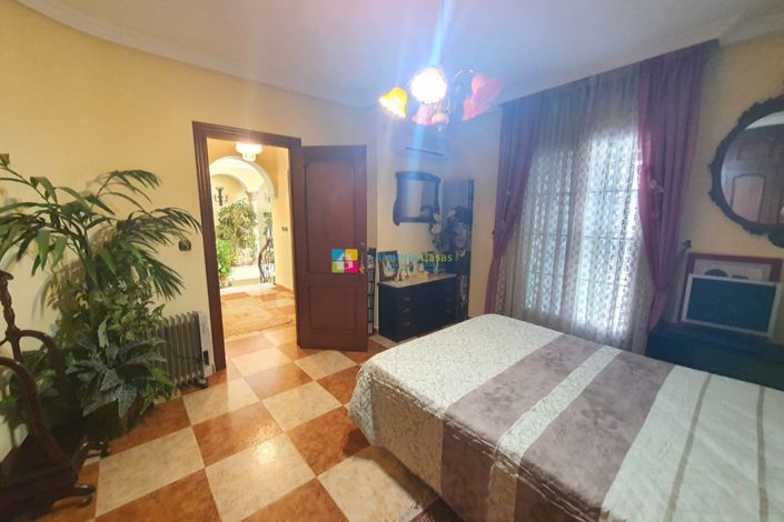 Image No.30-3 Bed Townhouse for sale