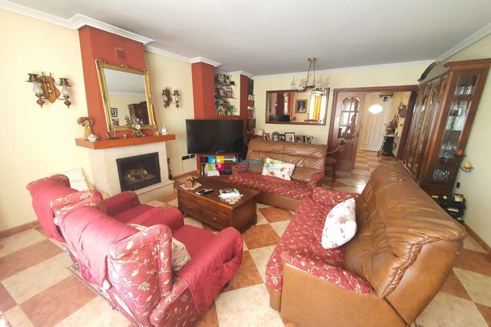 Image No.8-3 Bed Townhouse for sale