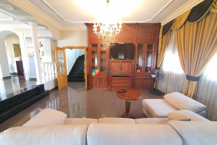 Image No.11-4 Bed Villa for sale