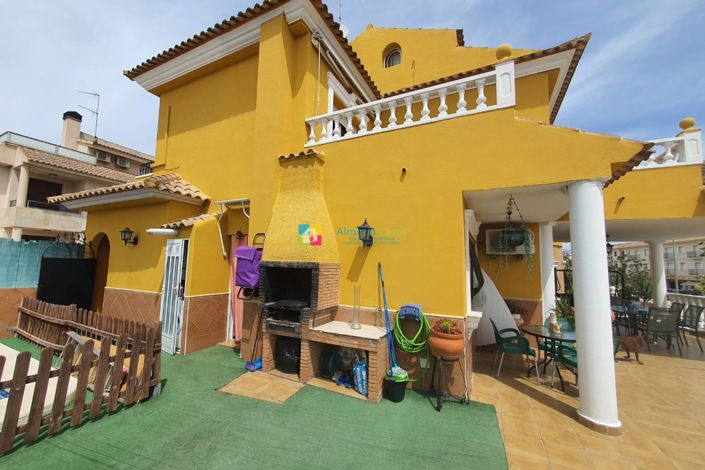 Image No.3-4 Bed Villa for sale