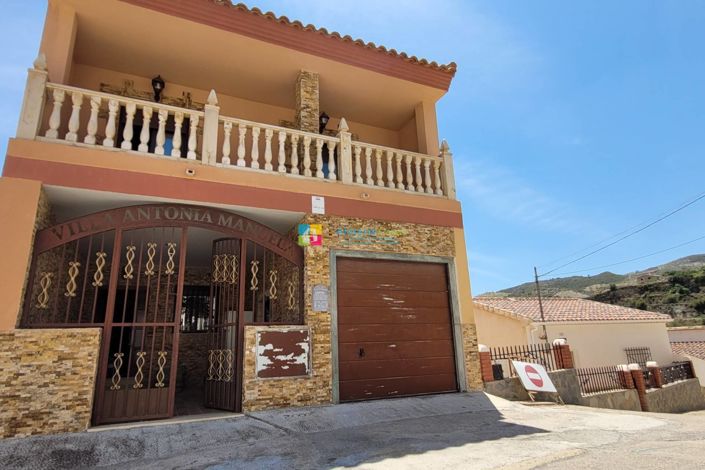 Image No.2-4 Bed Villa for sale