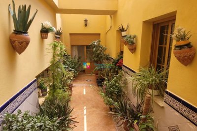 5 Bed Townhouse for sale