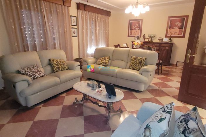 Image No.13-5 Bed Townhouse for sale