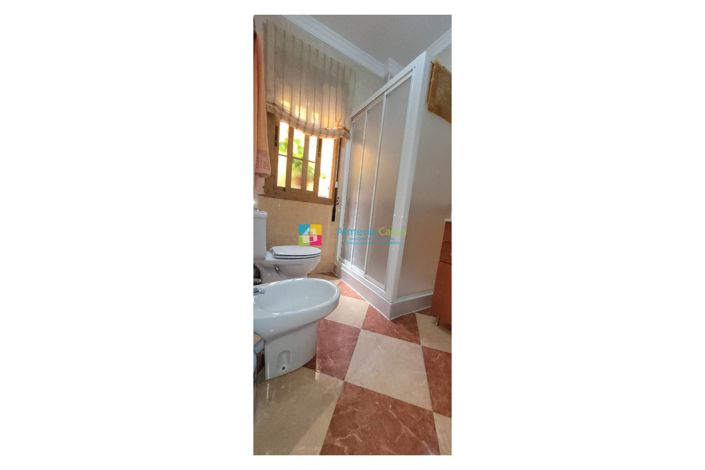 Image No.20-5 Bed Townhouse for sale