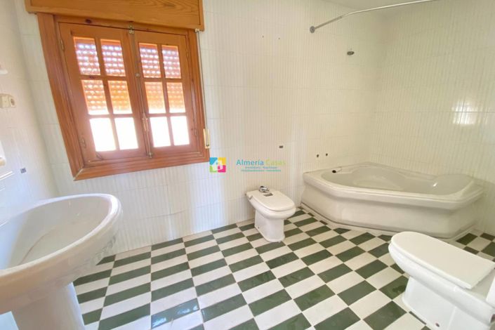 Image No.18-4 Bed Villa for sale