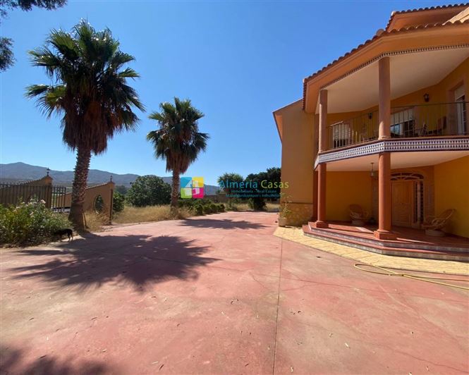 Image No.3-4 Bed Villa for sale