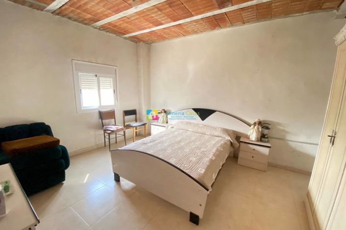 Image No.18-4 Bed Country House for sale