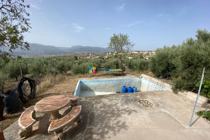 Image No.2-4 Bed Country House for sale