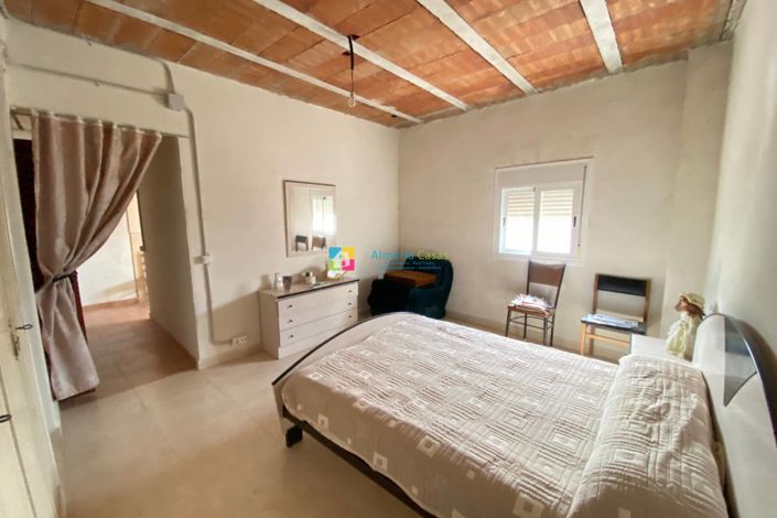 Image No.20-4 Bed Country House for sale