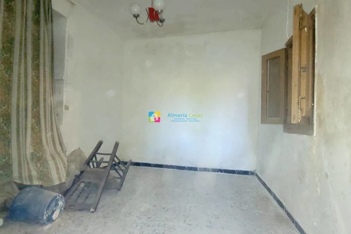 Image No.16-7 Bed Townhouse for sale