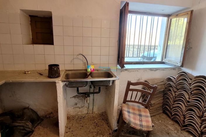 Image No.18-7 Bed Townhouse for sale