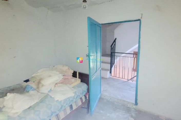 Image No.29-7 Bed Townhouse for sale