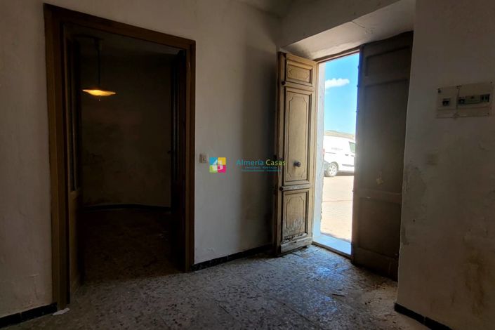 Image No.5-7 Bed Townhouse for sale