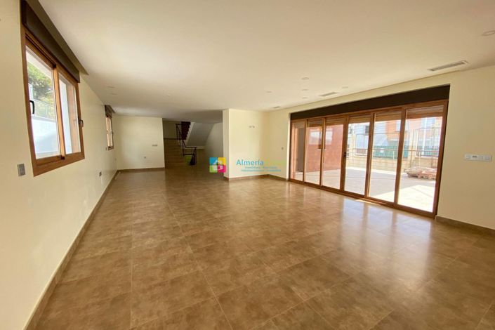 Image No.10-5 Bed Villa for sale